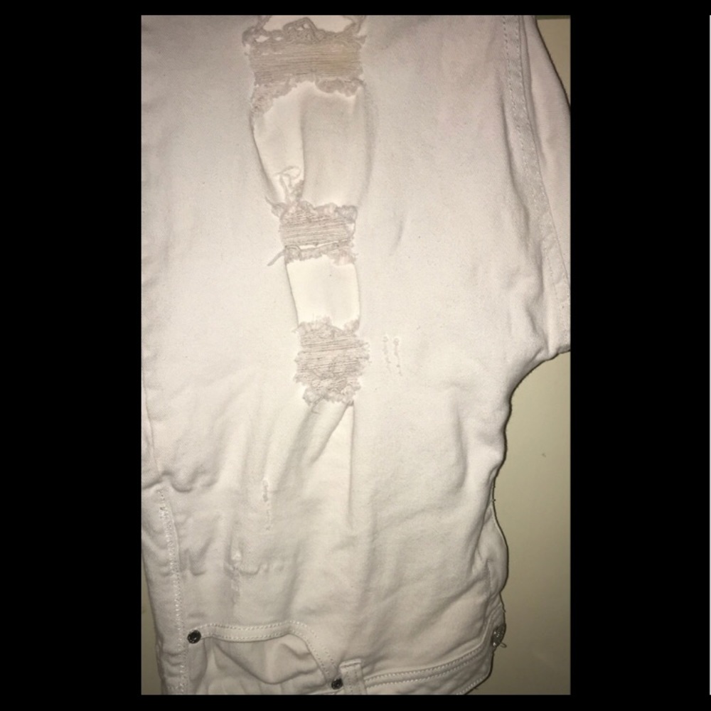 Almost famous white jeans 🥂